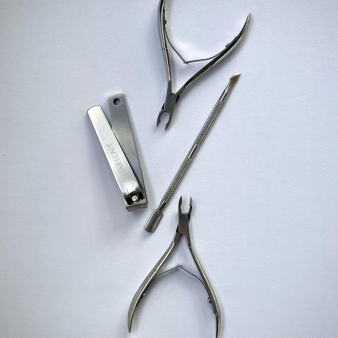 HOW TO CLEAN MANICURE TOOLS AT HOME?