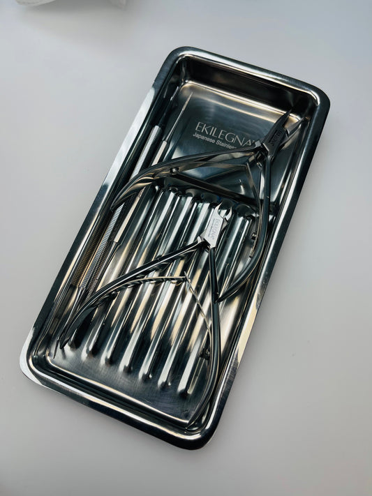 IMPLEMENTS TRAY